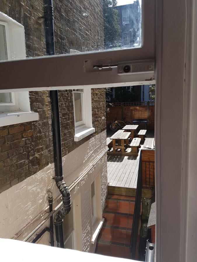 Barmy Badger Backpackers Hostel London Exterior photo